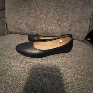 Universal Thread black flats
